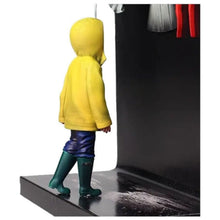 It (2017) - Pennywise & Georgie 3D Poster Figure